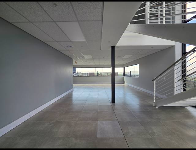 3,107M² WAREHOUSE TO LET IN AIRPORT PARK